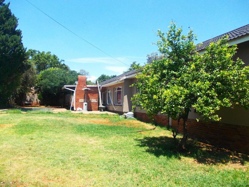 4 Bedroom Property for Sale in Langenhovenpark Free State